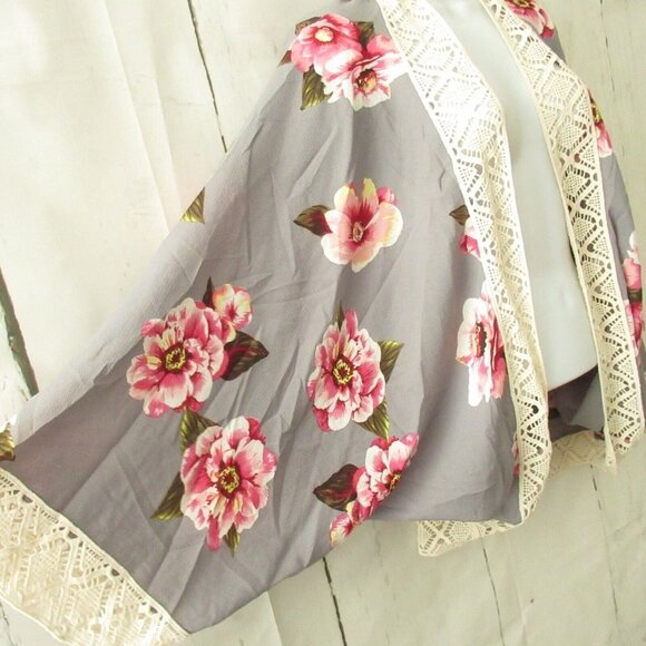 Umgee Kimono Cardigan S Small Gray Floral Crochet Lace Cocoon Boho Peasant - Picture 4 of 6